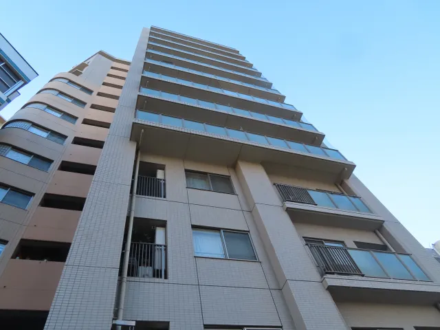 同じマンション内の引越し費用は本当に安い？賃貸・分譲別に解説